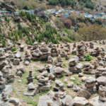 माणा में अनोखी परंपरा, पत्थरों की मीनारों का अनोखा संसार