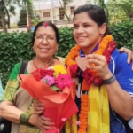देश के लिए कांस्य पदक जीतकर लौटी बेटी, राजधानी देहारदून में उन्नति शर्मा का हुआ भव्य स्वागत