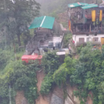 तीन जगह भूस्खलन, पहाड़ दरकने से घरों को खतरा, 14 लोग सुरक्षित स्थानों पर पहुंचे