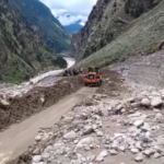 राज्य में भूस्खलन से  84 सड़क बंद, नदियों का जलस्तर बढ़ा
